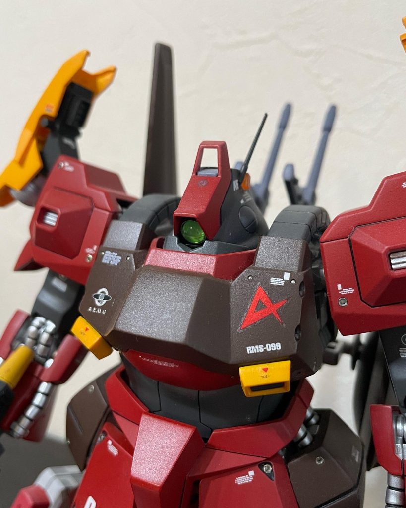 通信機能強化のため、アンテナも付いてます。