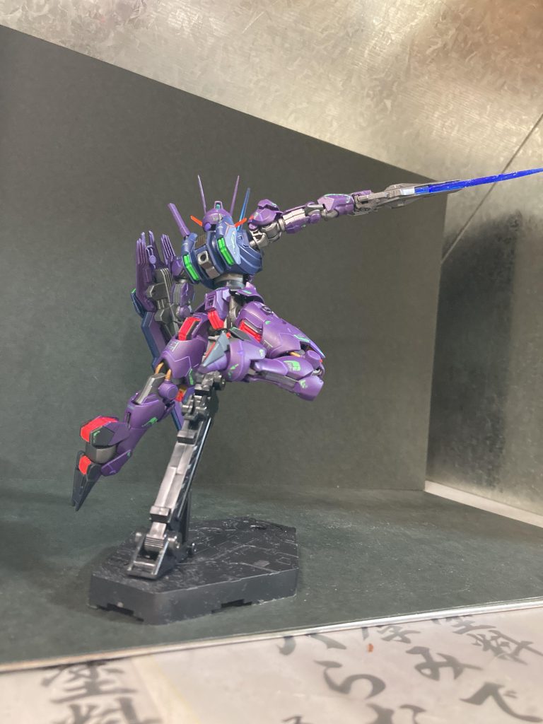 バックパックをノーマルに戻しました。フライトユニットもかっこいいですが、こちらも捨てたもんじゃないですね。いい感じです。