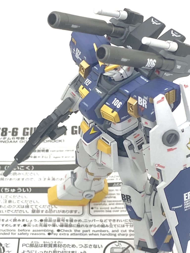 最後は説明書と。今回は退院してから最初の作品なので気合を入れて作り、オラザクへの良いテストになったと思います。今まではメタリックに艶を消すというのは否定的でしたが時と場合によっては大変使える技法でデカールと合わせれば上品かつ精密感出るのでアピールする時の武器になると思います。今まではなるべくデカールを沢山貼る事で勝負してきたのですが、貼る量が多いのは費用も効率も悪いのでなるべく効果的な場所に貼るというのを試したのですが沢山貼るのとほぼ変わらない仕上がりになり、これからもver.kaの説明書を参考にしたいと思います。これでガンスタ様に投稿したのが98体目で100体がいよいよ見えてきました・・・二か月も足踏みしたのは予想外でしたがまずは復帰作のマドロックの完成を喜び、渾身のこの作品を沢山の方に見て貰えると幸いです。ご覧して頂きありがとうございました。