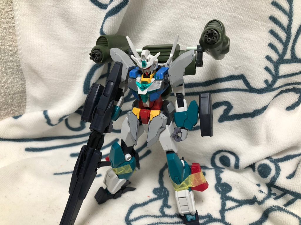 次に腕、ランチャーを取り外し、ヴィートルウェポンに付属してるパーツを3ミリ軸を作り接続。