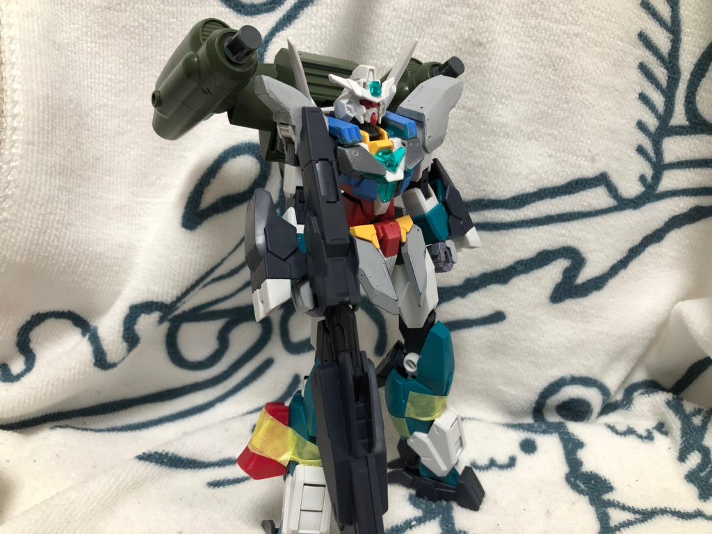 変更箇所は、腕、足、武器、バックパックまず足から、基本変更ないが、ふくらはぎになんか付いてたのでジャンク品(アルケーの踵部)を使用