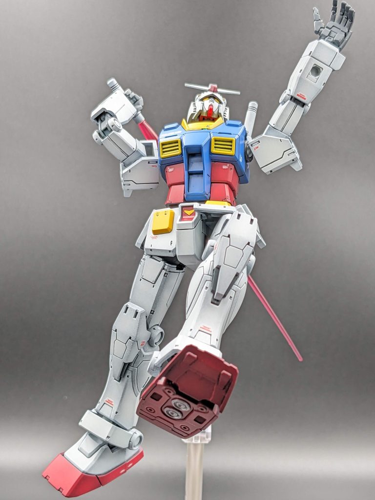 ちょっと構図違うけどファースト1話でザクを追いかけるシーン 手書き時代の作画再現はムズい