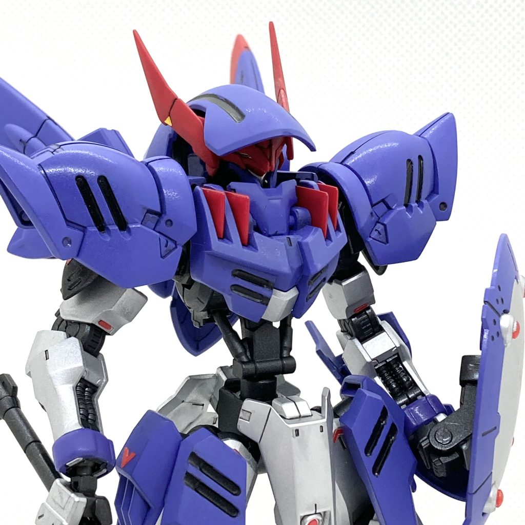 フードオン状態。上半身と下半身の接続軸にスペーサーを入れて少し延長してます。