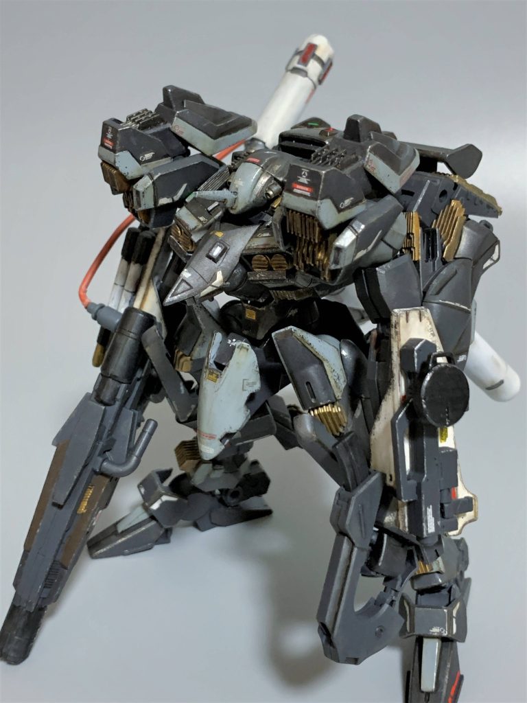 肩についてる四角いのは 昔作って余ったフォビドゥンの足です! なんでも取っておくものですね!!