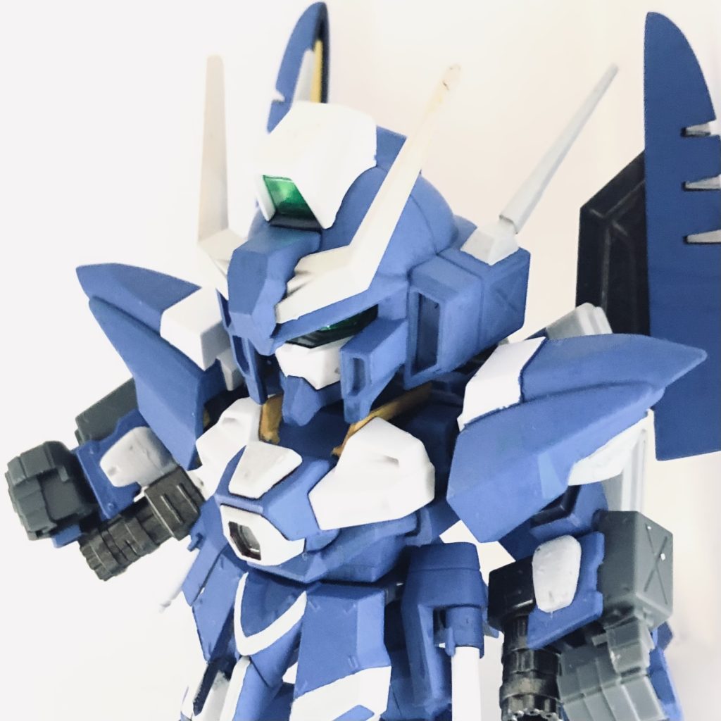造形に一目惚れして買ったトルネードガンダムガンダムだったのですが、なんとなく成形色がダサく見えてしまいリペイントしました!
