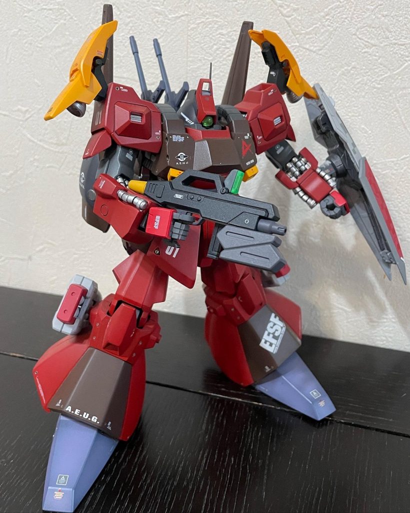 ガンダムmk.2からシールドも拝借しています。ライフルは、《magic toys》製ヘイズル改のモノです。☝️😙