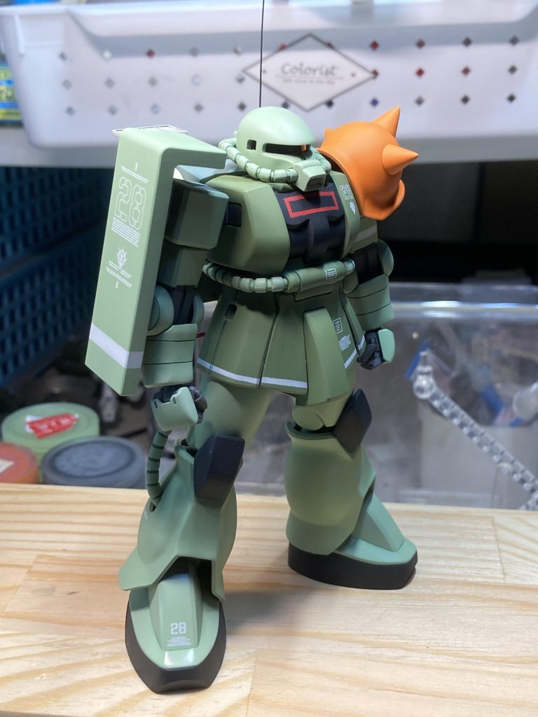 マインレイヤーの特徴的な頭部動力パイプですが、今回はノーマルのままとしてあります。握り手は別パーツに変えています。