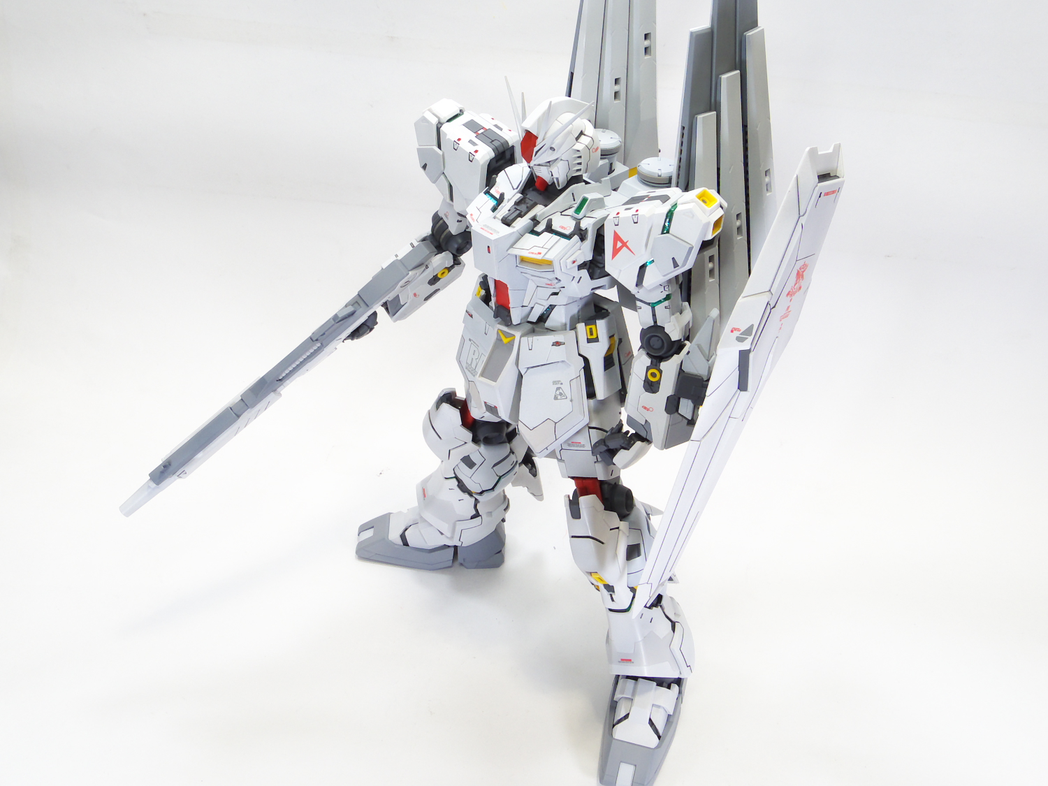 専用出品 RG 1/144 Hi-νガンダム ロールアウトカラー仕上げ - プラモデル