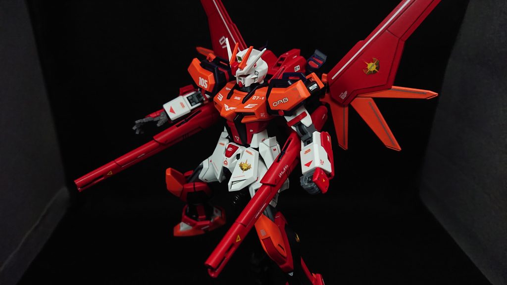 バックパック無しで弓を構えている姿もカッコ良かったのですが、配色的にどうしても翼が欲しかったのでビルドブースターを装備させました