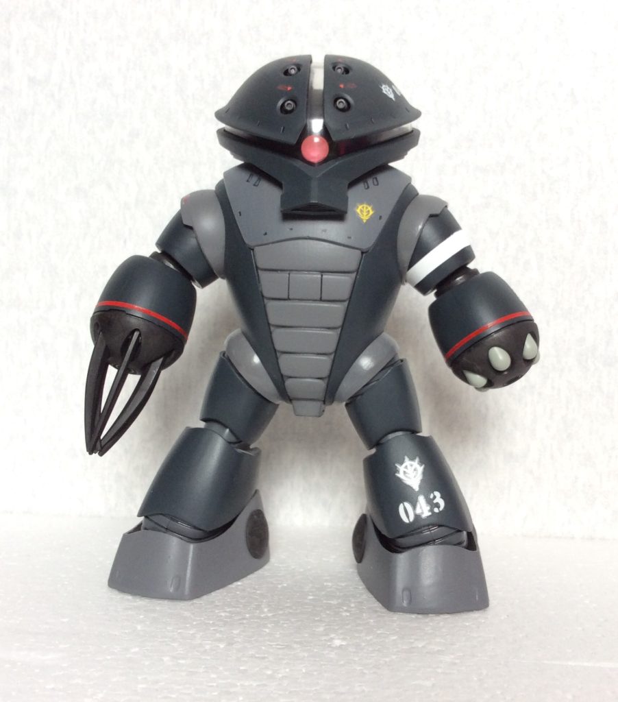 水中で活動することを考慮すると、ダークブルー系が目立たなくて良いのではないかと思い、ネイビーブルーとグレーを基本に塗装しました。なお、塗装はこれまで同様に筆塗りで、仕上げに艶消しのトップコートを吹いています。