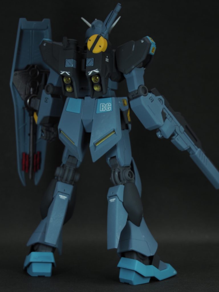 ネイビーブルーとインターミディエイトブルーはF-2の洋上迷彩に、コーラルブルーはF-15の給油口に使った色でちょうど手元にありました。量産型νガンダムは航空自衛隊の機体だった・・・?