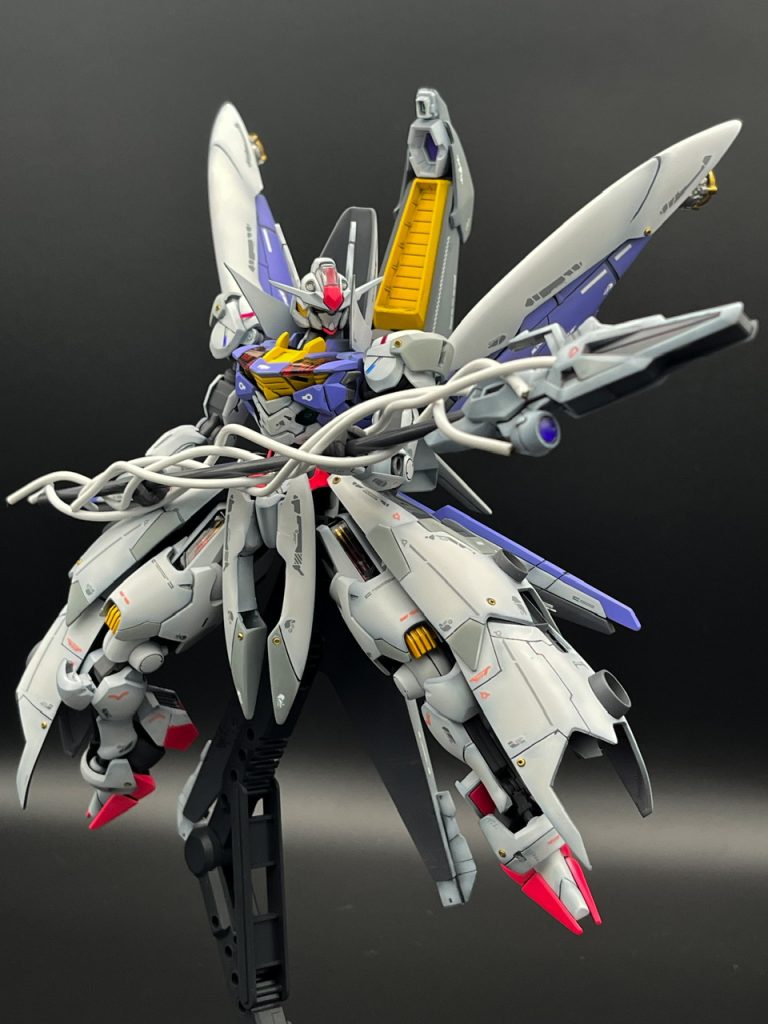 ▲『ビームワンド+2』サブウェポン。こちらは祝福の象徴。変身・回復・家のお掃除からお届け物まで、何かと人助けに使える便利な魔女っ娘アイテム。道具として使うとムービルフイラの効果。こちらはエアリアルのビームライフル後部に長柄を付け、100均のカラーワイヤーでうねうね装飾しました。