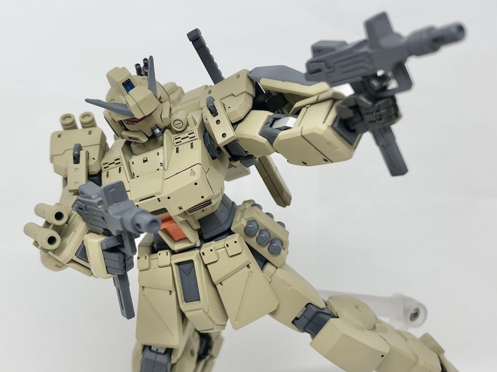 元はハンドビームガンを二丁作るつもりでした。しかし同じものを二つ作るモチベがなかったのでピクシーから追い剥ぎを敢行しました。左手でも武器が持てるのマジで助かりますね。レナスパキット化の伏線であって欲しい