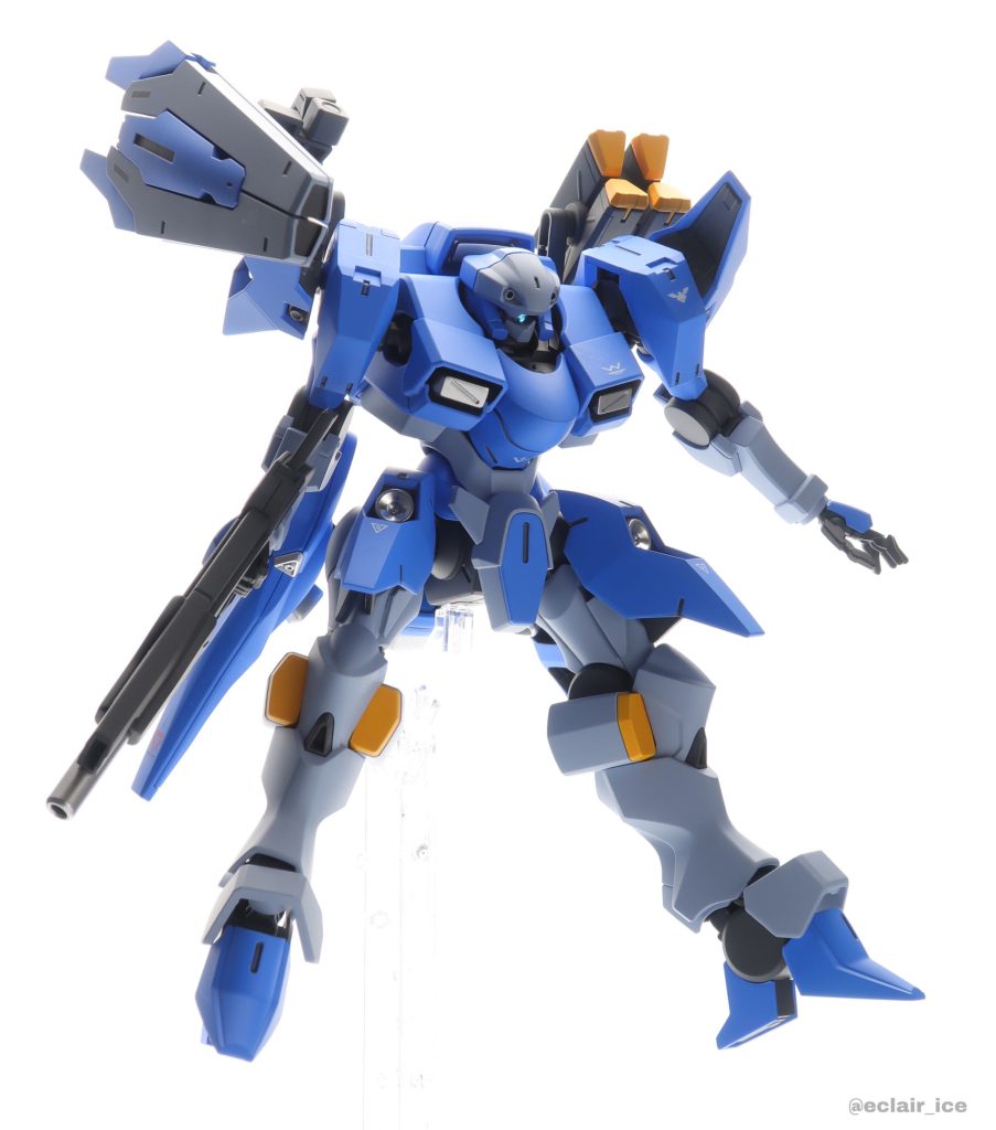 GUNDフォーマットが無いため、フェーズドアレイキャノンの制御などが全てマニュアル操作になってしまっており、ピーキーな機体バランスも相まって操縦難度は極めて高い。そのため実戦での運用は想定しておらず、PR用に1機が試作されたのみに留まるが、その機体も行方不明になっている。……という妄想設定です。