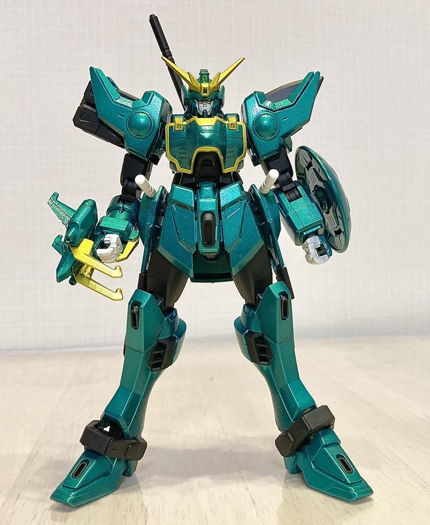 デカールを張る前の姿です。ビームサーベルも持たせようとしましたが、エフェクトを全部捨ててました。