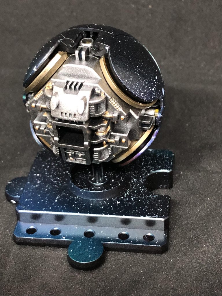 実は内部もちょっと塗り分けています。この写真が一番宇宙っぽいかも。 ここまでご覧頂き、ありがとうございました！もし宜しければ、いいね！やコメントもお待ちしてます！ 以下は制作過程になります。