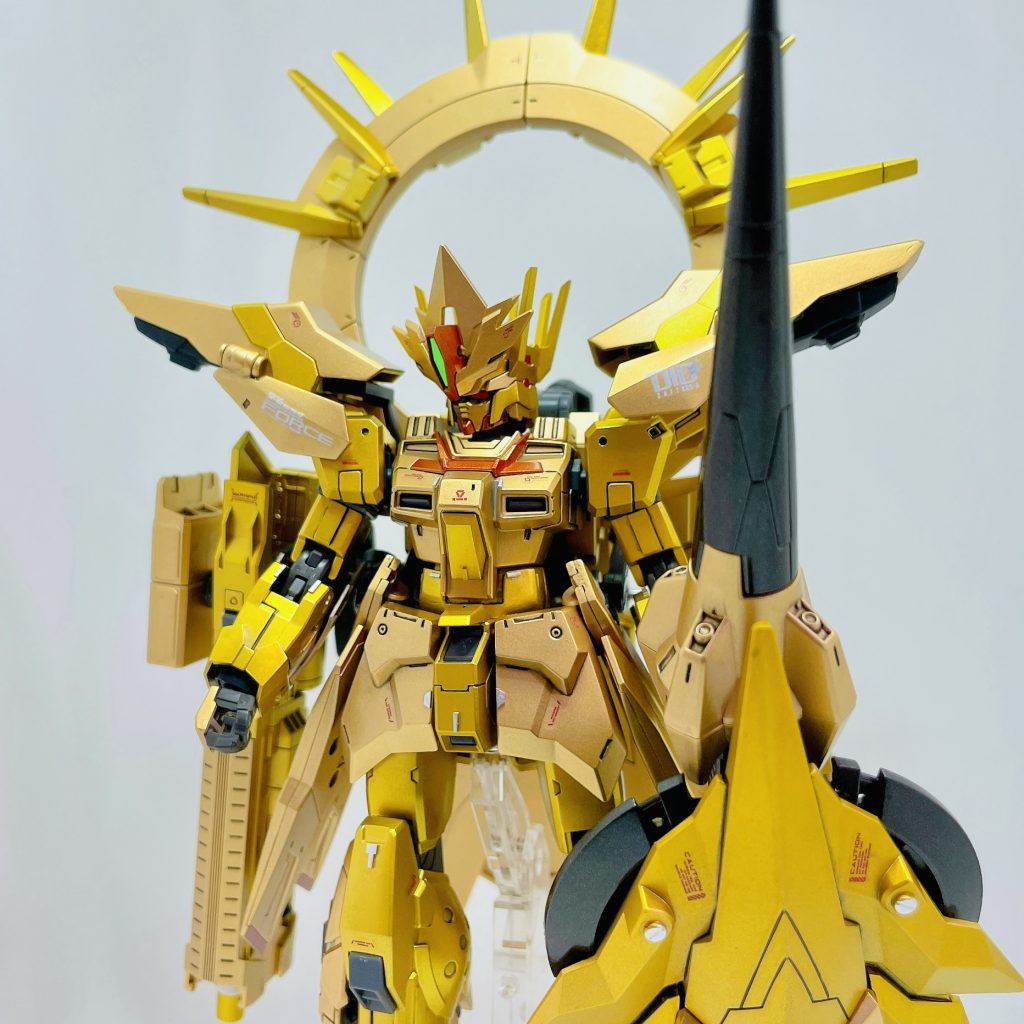 【全身~アップ】今回、一番苦労したのはやはり「金の色合い」です。タミヤとMr.カラーのゴールドは実際には違うんですが、写真だとほぼ同じに見えるので、タミヤゴールドの上からクリアイエローを吹いています。と、熱弁していますが、違いありますかね?ありますよね??(圧)www