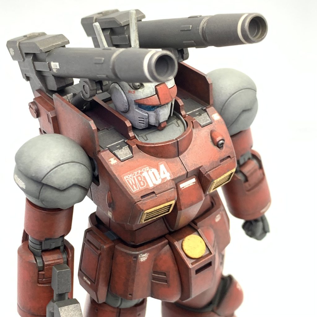 コーションマークは水転写デカールに置き変えましたが、胸部の『104』はキットのシールを使用。キットの付属は水転写デカールにして欲しい…。