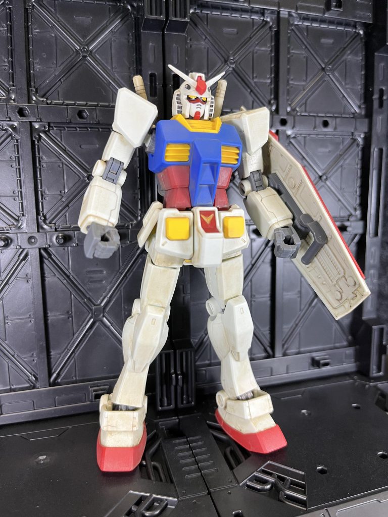 なんだかんだで、人生初めて1stガンダムを作成しました。色といいディテールといい、改めてカッコイイと思いました。