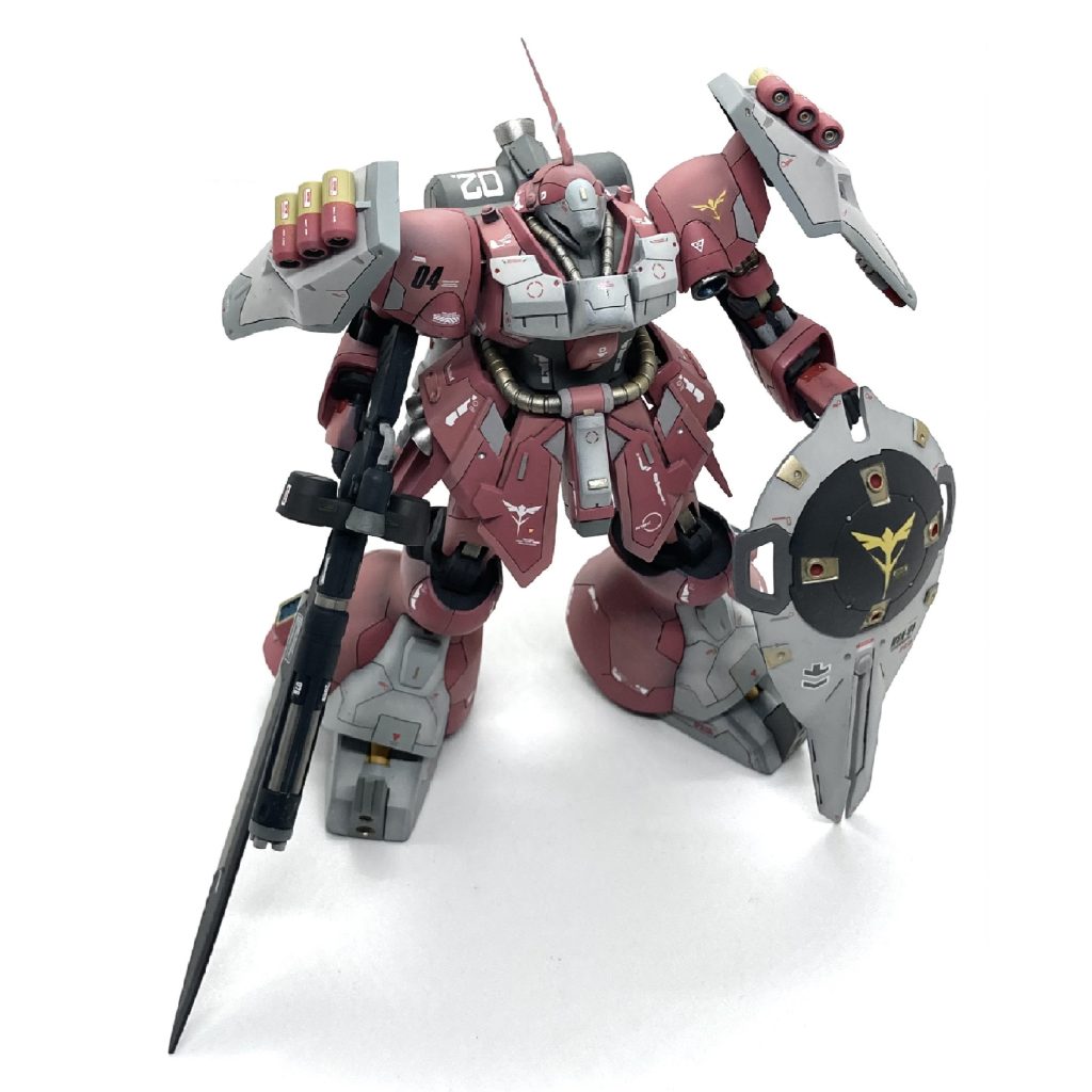 改修箇所はあまり無くて、胸のボリュームアップとシールドのデザイン変更、ツノを長くしたくらいですね。