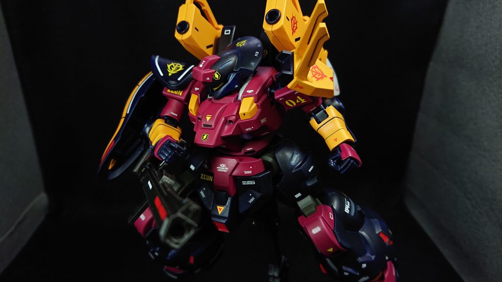 配色ですが、シャアレッドとダークブルーが上手くマッチしておりアクセントに入れたブリリアントオレンジが良い仕事をしていて、かなり良い出来になったかと思います