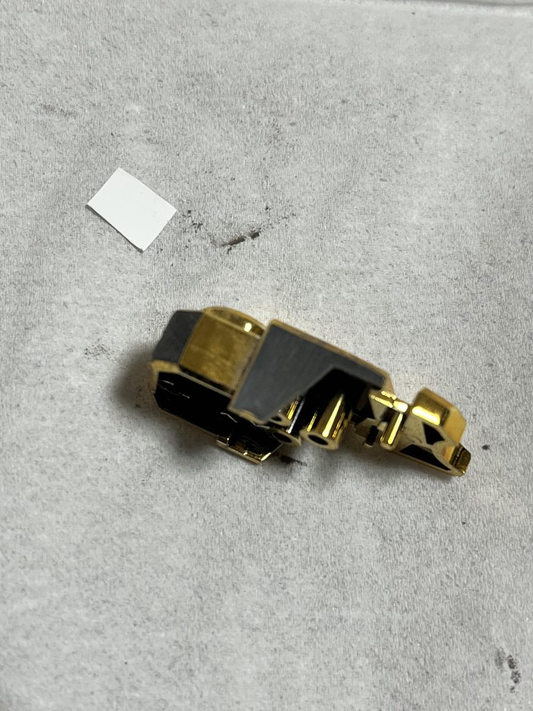 ゲート跡は一度ヤスリで削って(この時は取り返しがつかないのではないかとヒヤヒヤしました)