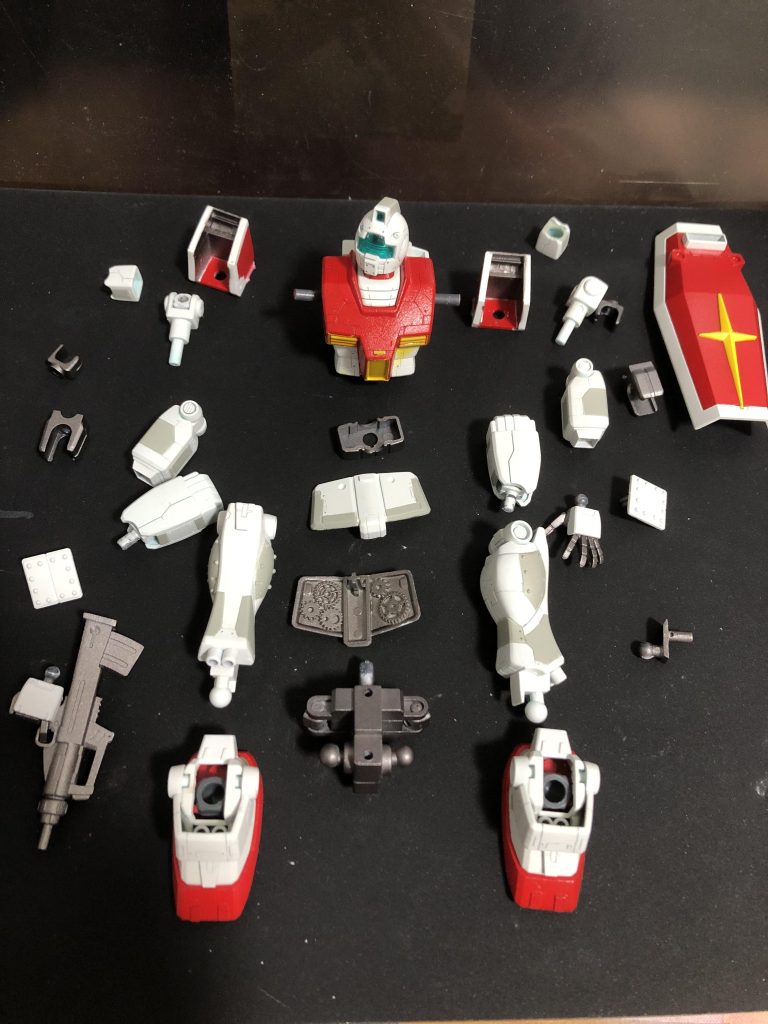 一旦、塗装が終わったところです。このあと、光沢クリアーを吹いて塗膜保護してからスミ入れ、デカール→つや消し→メタルパーツ接着の順に進めていきました。ここまで見て頂き、ありがとうございました!次はギラドーガかザクスナイパー、もしくはまたまたデミトレーナーを作成しようかなと思っています。もし宜しければ、いいね!やコメント、フォローなんかも是非お願いします!