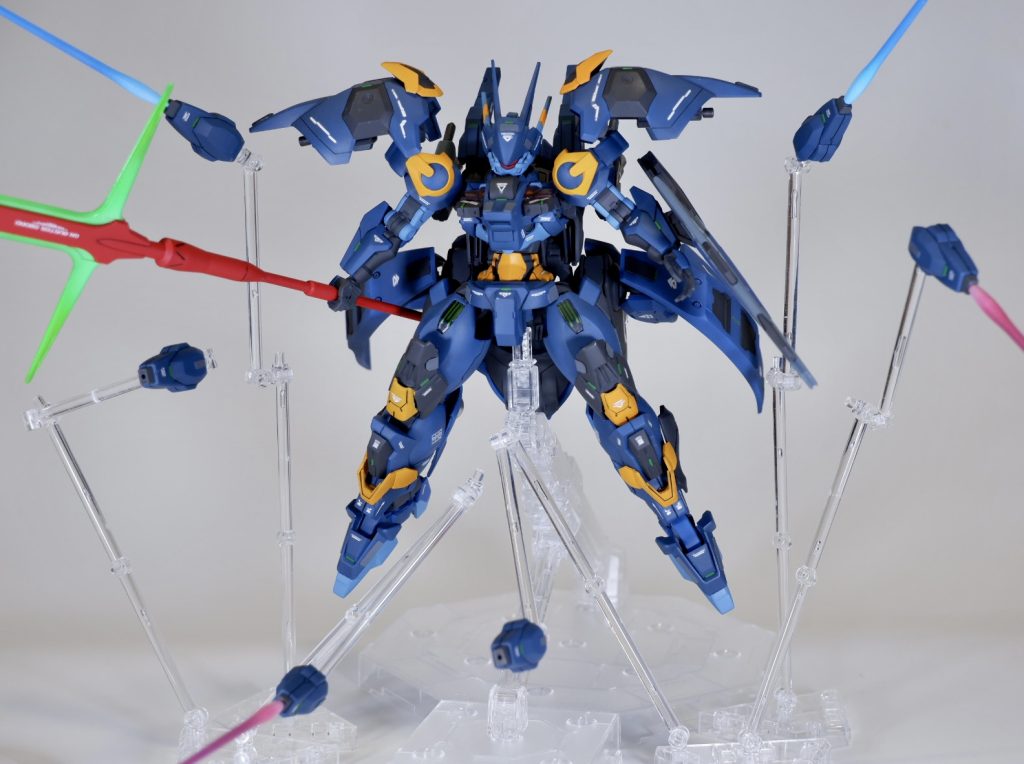 ドローン兵装はマニピュレータータイプを廃止して、ビームサーベル内蔵タイプを計6基に増やしました！肩バインダーに２基、バックパックに4基、マウントしました！