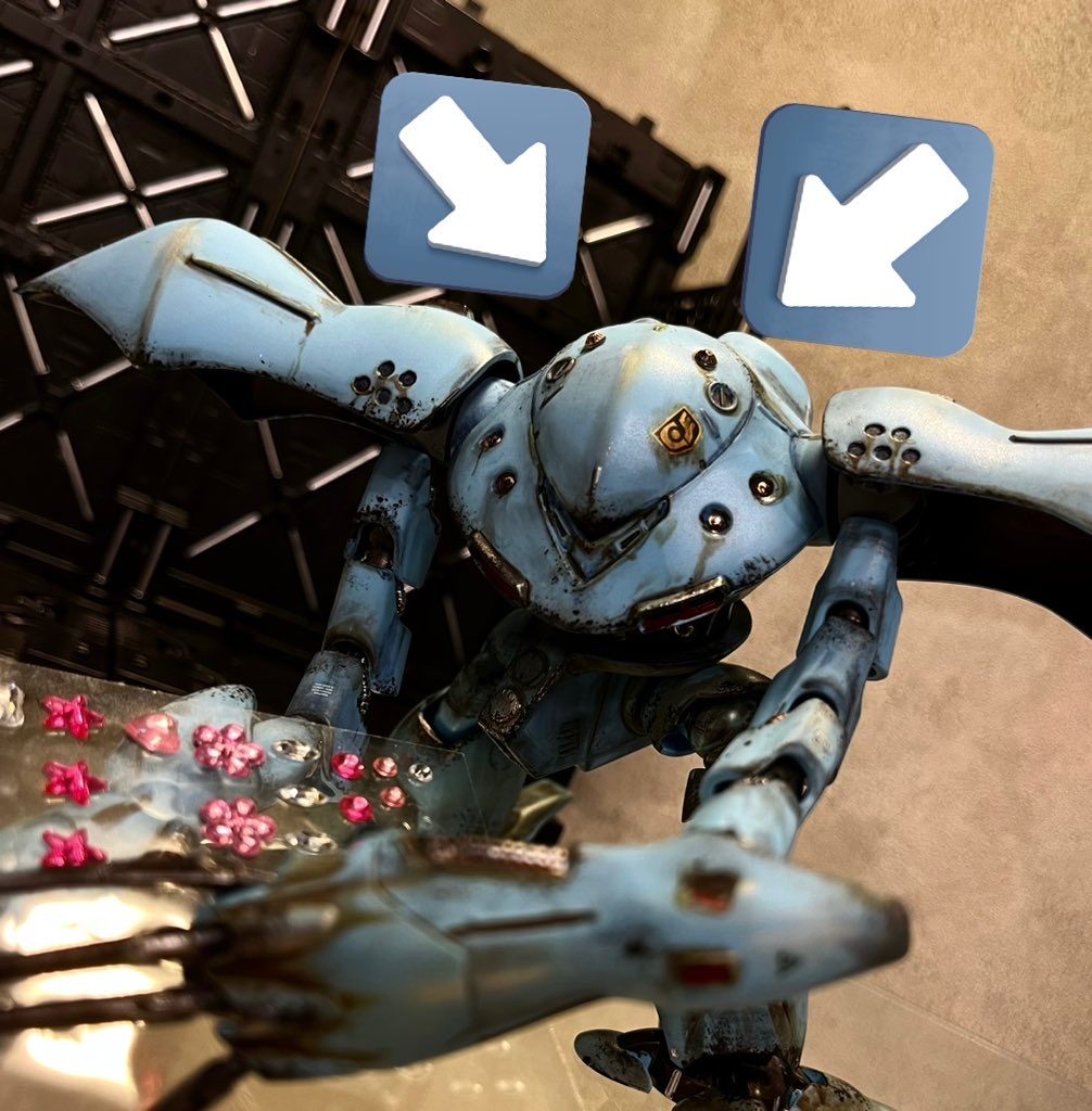 汚し終わるまでデカールを貼るか迷って、結局貼りました笑最後に、家にあった100均のキラキラシールを頭に貼り、ガンダムマーカーで塗ってみたんですけど、ちょっとパーツっぽくないですか!?お手軽すぎるのに、パッと見いい感じで気に入ってますwこのあと次に作るガンプラ用にメタルパーツをAmazonでポチりましたが、、、😂