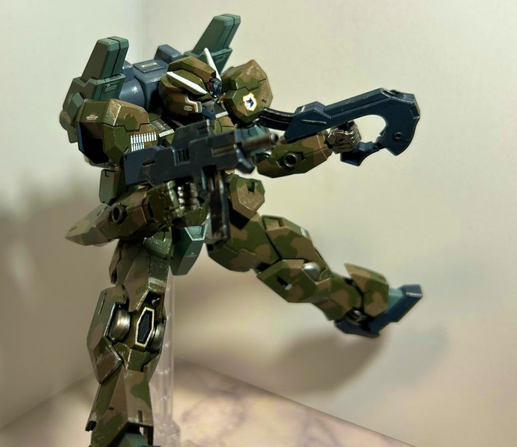 拠点が襲撃を受けた際、避難する難民を乗せたトラックの車列を庇い被弾し被撃墜。パイロットは未帰還となった(要出典)