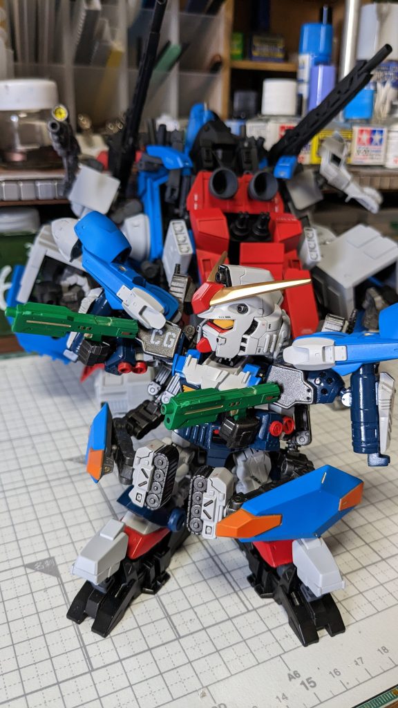 別ポーズ!ヘッドギアも一応作りましたが(四枚目の左下のやつ)無い方がフルアーマーガンダム感が出て良かったので無かったことにします(笑)