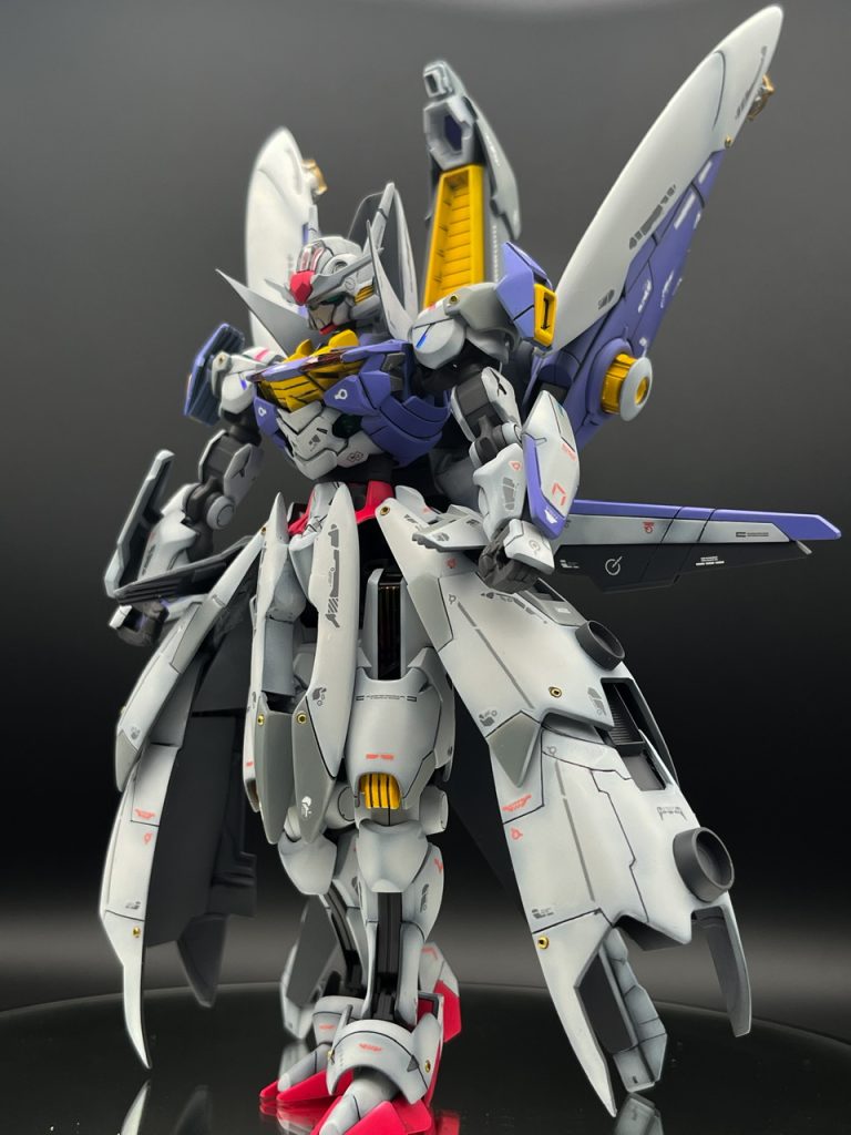 スカートパーツは流行りの『腰マント』のイメージ。