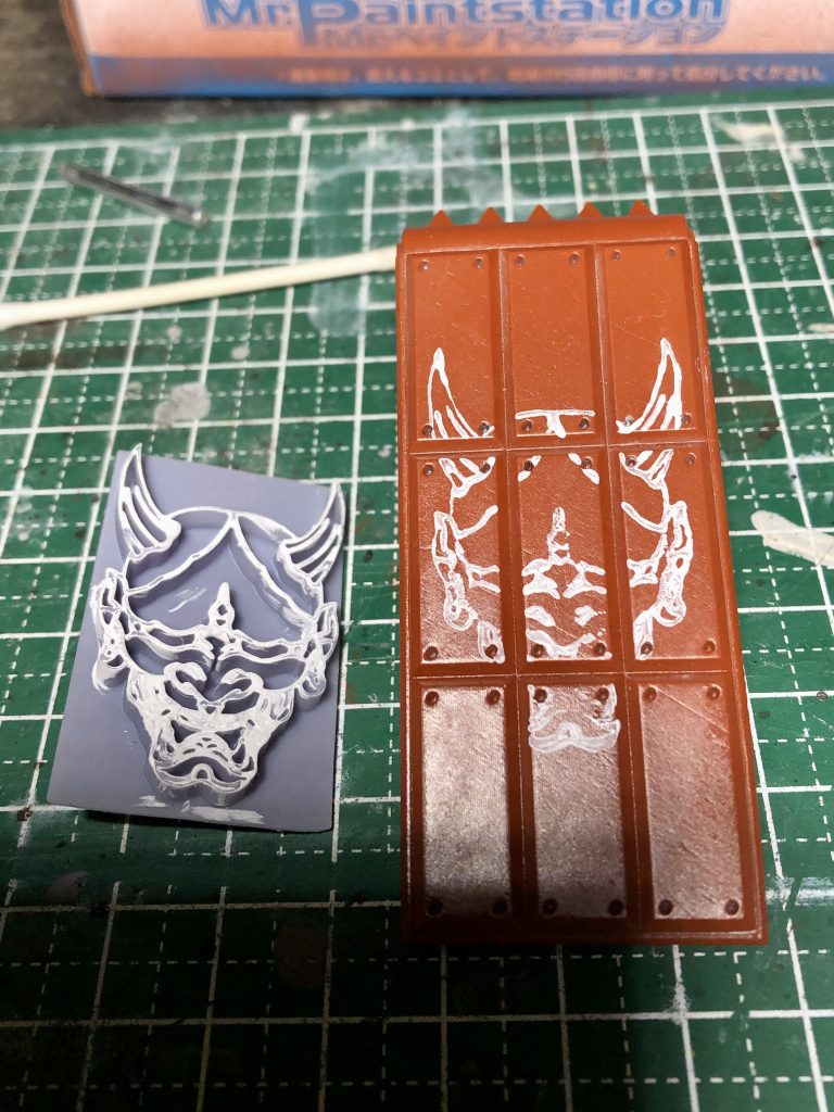 結局スパイクシールド🛡で落ち着きました。表面には般若をハンコ押ししました。