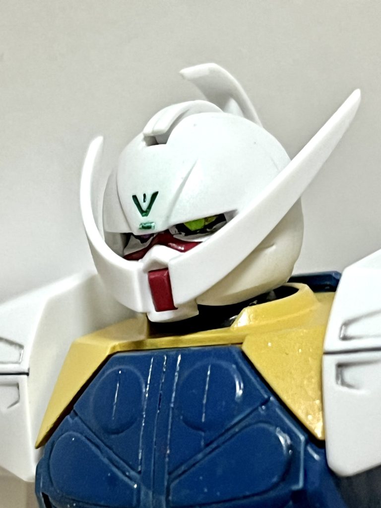 目の部分はラピーテープを貼り付けました。