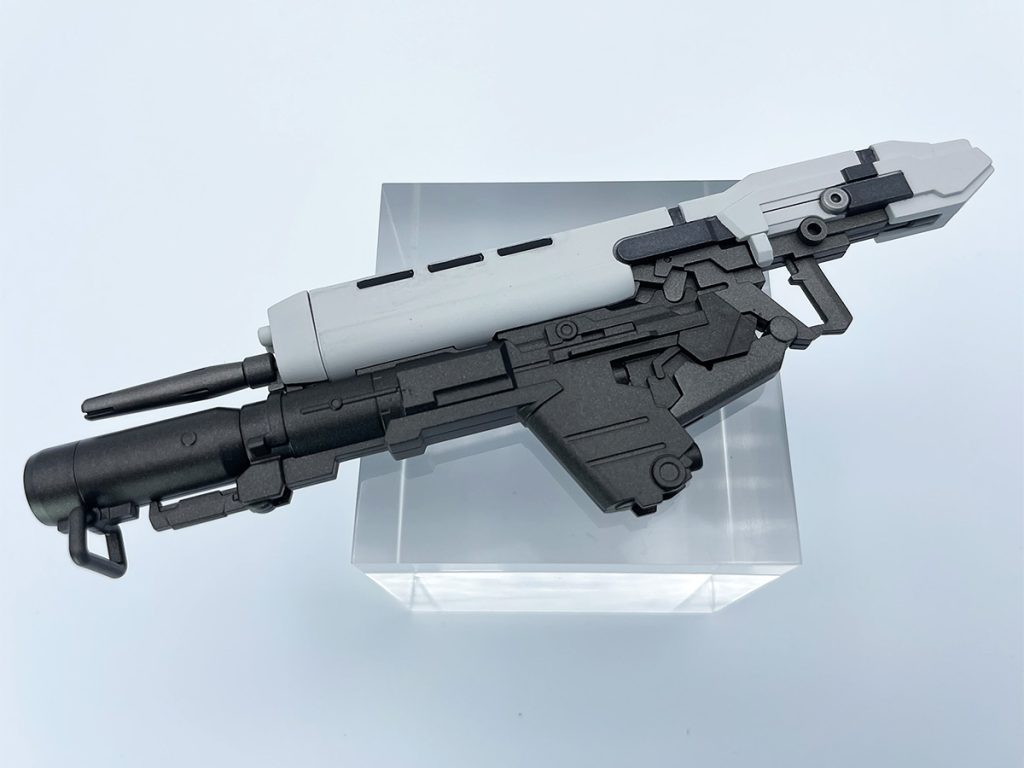 ビームライフルとバズーカは接続状態を前提。ビームライフル・ホワイト部┗【C / C97：灰色9号】ビームライフル・グレー部┗【T / LP-19：ガンメタル】ビームライフル・銃身、グリップ☆┣【C / SM03：スーパーアイアン [60%]】┣【C / C2：ブラック [30%]】┗【C / C28：黒鉄色 [10%]】バズーカ┗【C / C28：黒鉄色】 