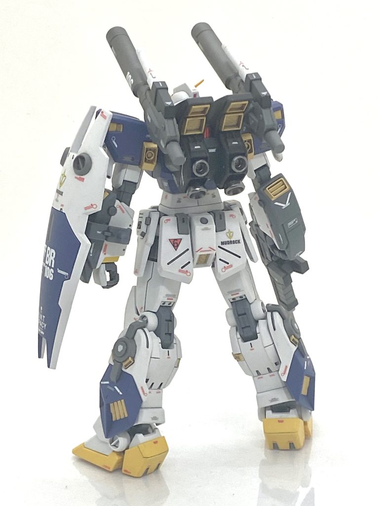 塗装箇所とカラーレシピバーニア、バルカン、ビームライフルマズル→(ガイア)フレームメタリック(1)各部スラスター金色部→(クレオス)ガンダムカラー百式ゴールドビームライフル本体一部、シールド裏、各部凹モールド→(クレオス)ニュートラルグレー