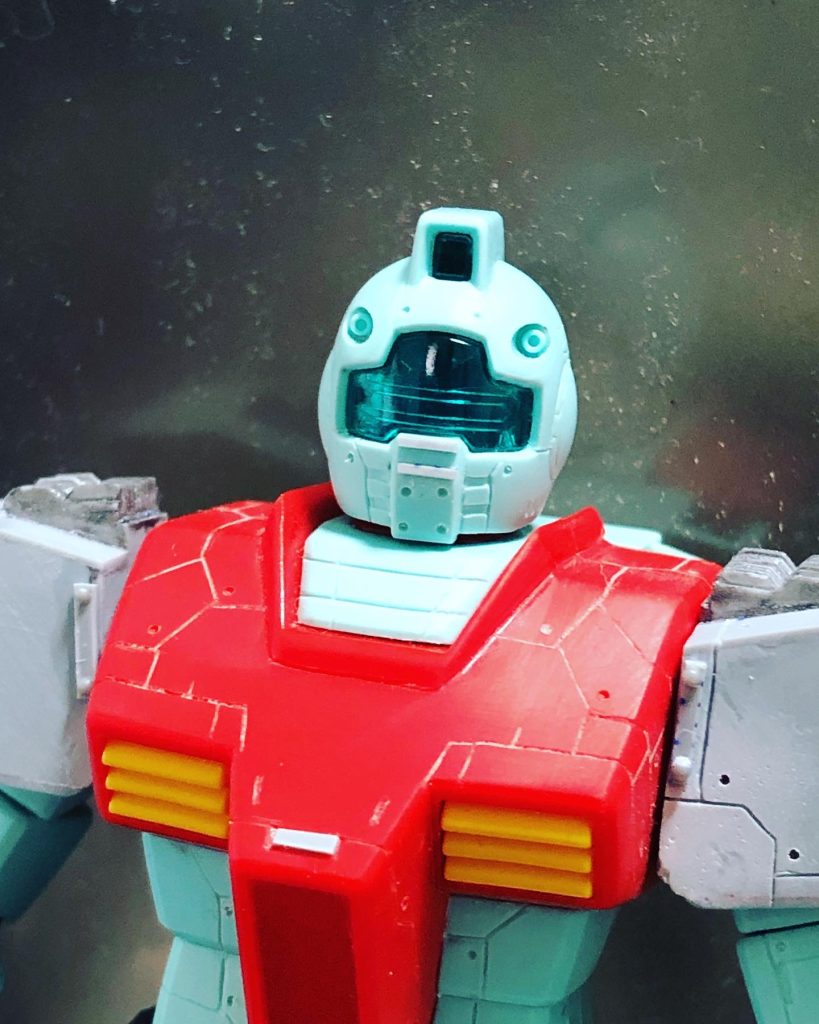 頭部と胸部のスジボリ。頭部はこの時点でかなり満足いく出来でした。