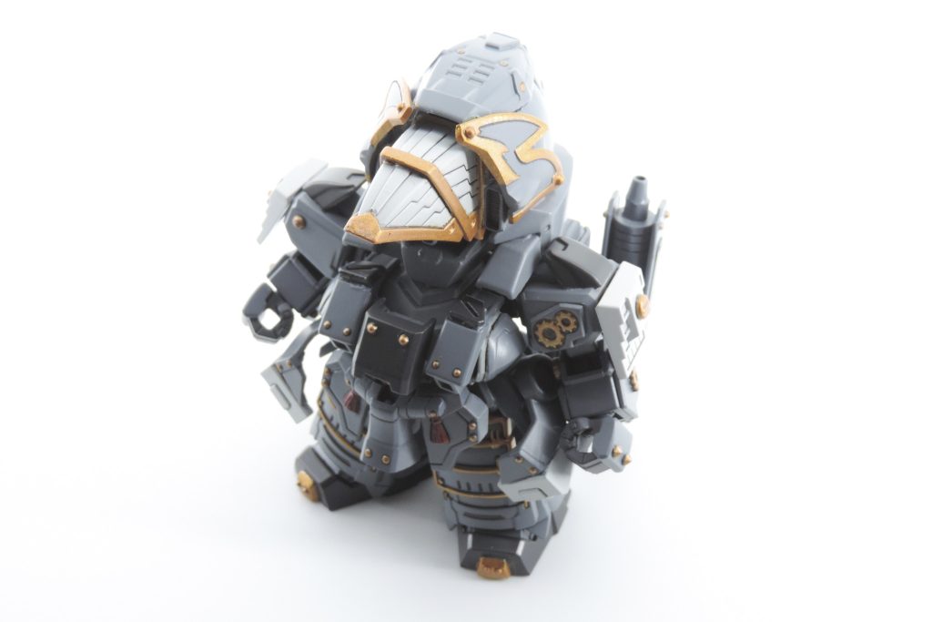 元はとある特殊部隊に所属していた武者。 過去の負傷により、 左手が鉄機武者の技術を利用した義手になっている。 起動したてで世間を知らないとある鉄機武者の面倒を渋々みていたようだが…?