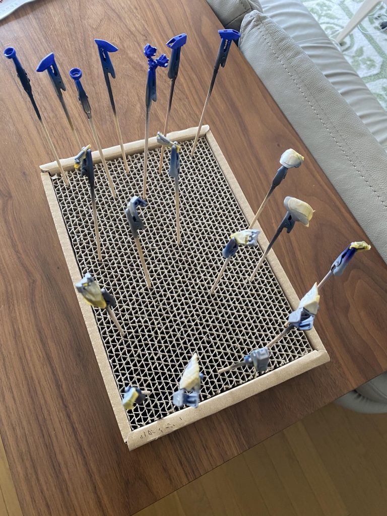 マリンブルーを吹く前にマスキングしてシルバーを。