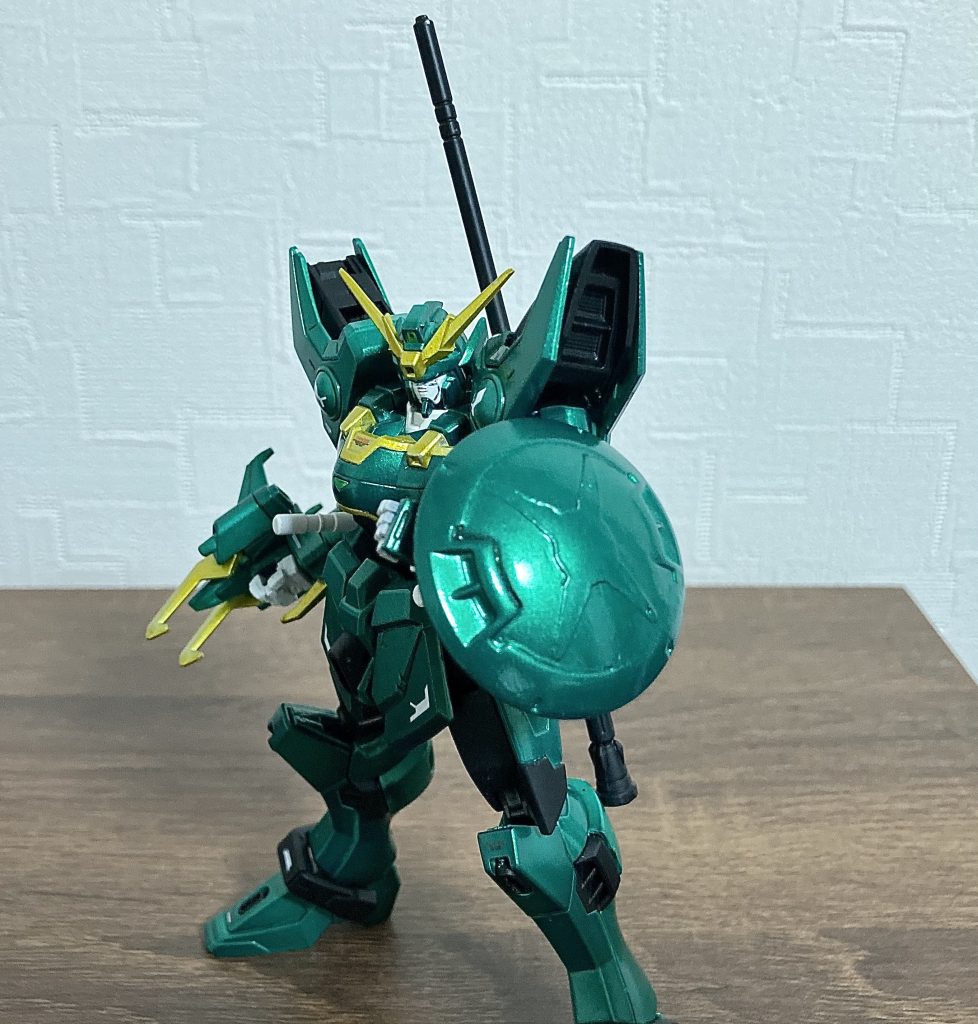 シールド。コレこそがドラゴン紫龍にしようと思った最大の要因です。真ん中の出っ張りを埋めてます。初めてのパテです。