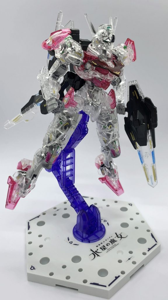 水星の魔女カラーのアクションベースで飾ってみました。バッチリ似合います！制作過程↓