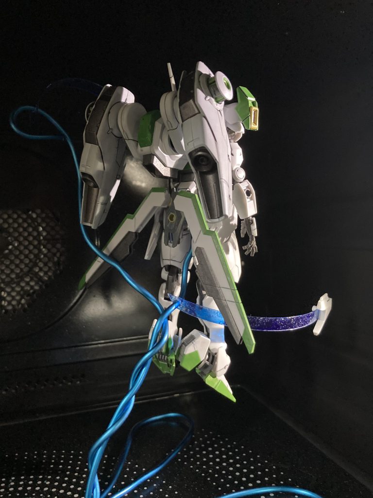 スタンドは100均のアルミ線3ミリを使いました。先端を少し切って削るとハマりました。スタンドはもう全部これでいいかも…なんて。