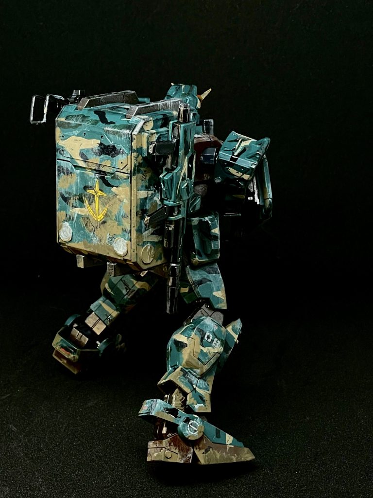 バックパックにネオジウム磁石仕込んで武器を装着できるようにしてます