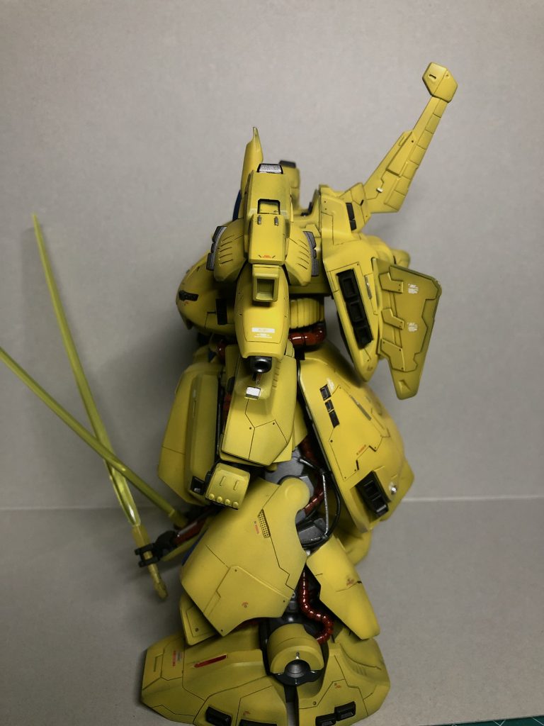 足にケーブルを足しましたが全然見えませんね。