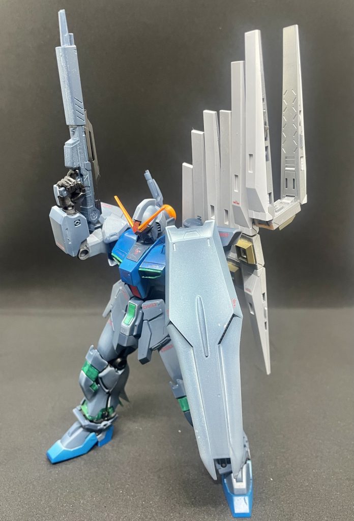 A装備(基本型)バックパックはνガンダムと同型でありフィンファンネルを装備した初期装備