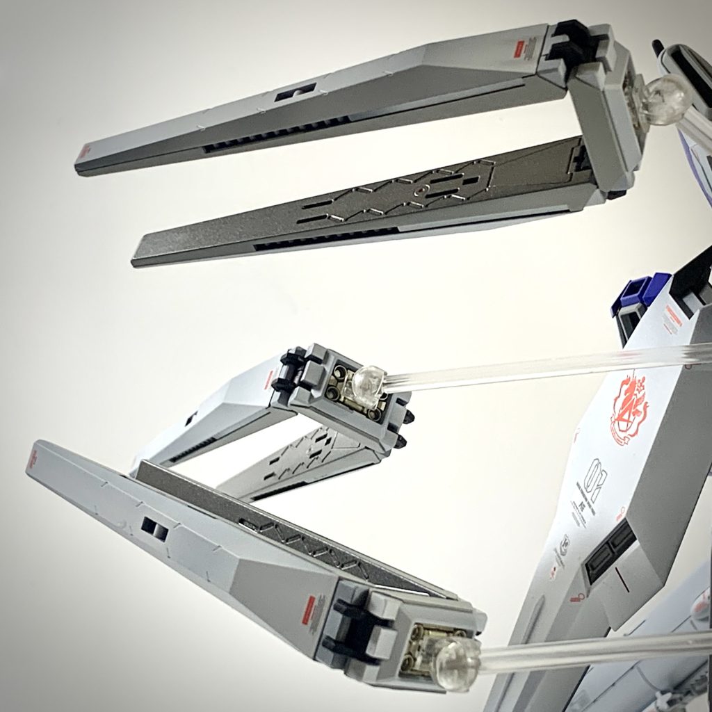 最後の最後に今回の製作で1番のお気に入りフィンファンネル。塗り分けにより開放型メガ粒子砲の内側と背部スラスターはメタリック、それ以外はマットな仕上がり。シンプルながら存在感のあるフィンファンネルに製作できたと感じています。ここまで見て頂いた皆様、本当にありがとう！