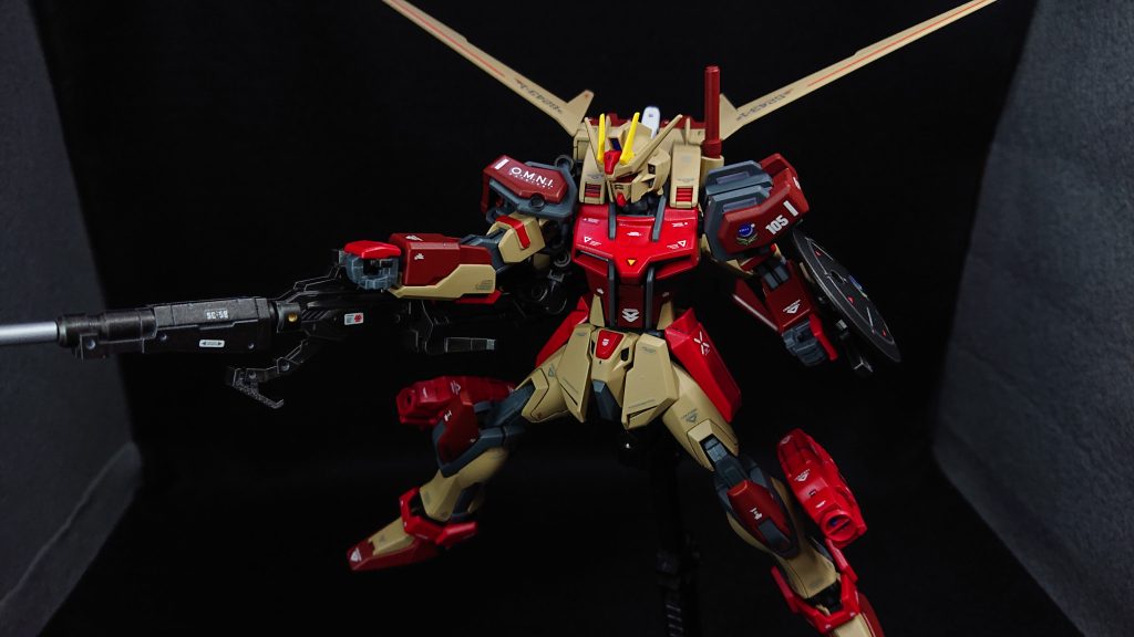 今回のお気に入りポイントは“大型超電磁砲”ですストライクに大型の武装をあまり持たせたことが無かったことに気が付いたため作りましたちょっとした色分けと、デカールで武装の情報量を増やしてみました武装を接続しているアームの自由度が思ったより低く、ポージングが難しかったのですが、全体のシルエット悪くないですしストライクが大型の武装を構えている姿はすごくカッコイイので気に入っていますでは、最後までご覧いただきありがとうございました