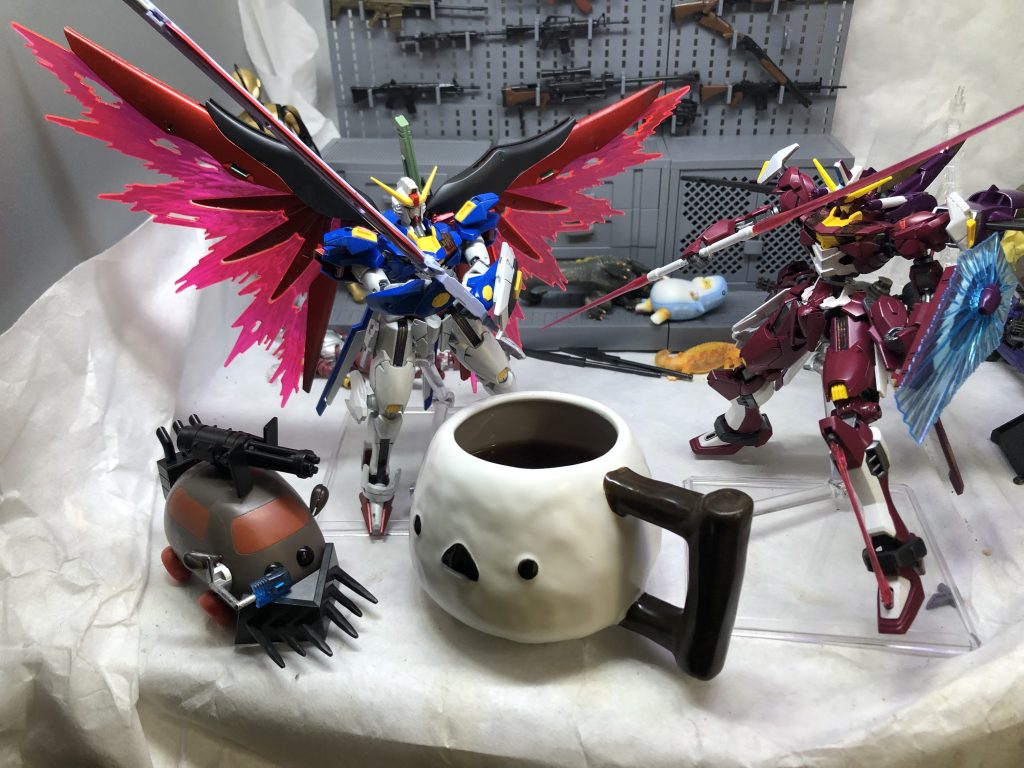 ガンプラ眺めながら飲むコーヒーは美味い