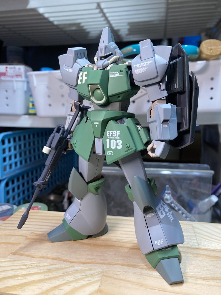 モノアイには金属パーツを埋め込んであります。