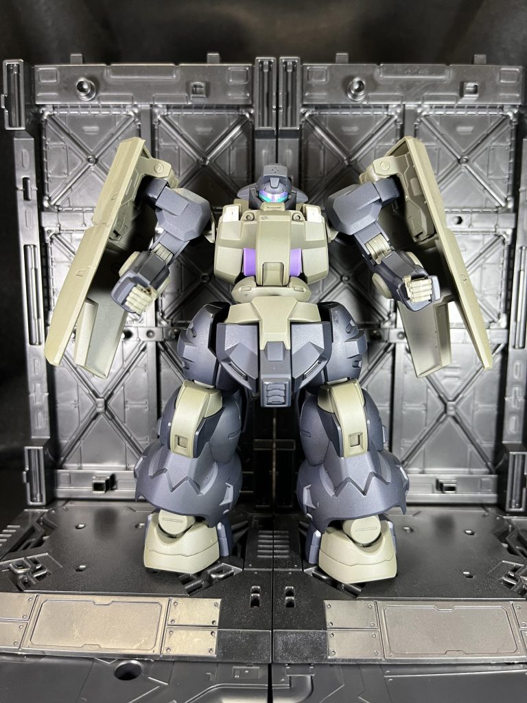 発売が決まって、写真みたときにカッコイイと思って、すぐ予約しました。物語では衝撃的な参戦で、びっくりでしたが。